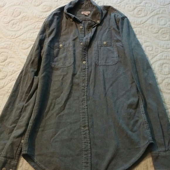 ***Men's button ups - Picture 2 of 4