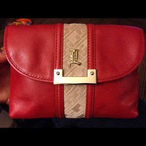 L.A.M.B clutch