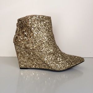 Michael Antonio size 10
Citron Gold Glitter upper