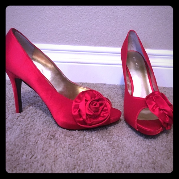 Nine West bright red peep toe heels