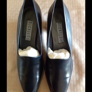 Size 9.5 navy pumps. Never worn.