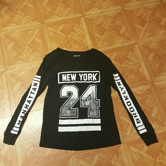 Black/white graphic New York shirt