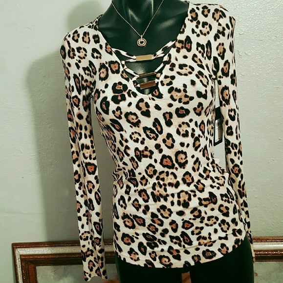 ~ New Lepp'y print Blouse~ - Picture 3 of 3