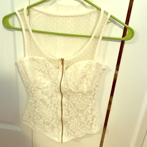 White crop top. Corset like fit
