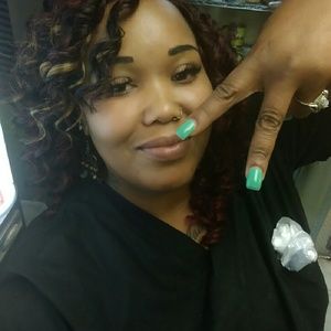 Meet your Posher, Monique