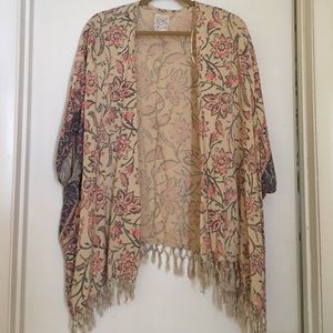 Billabong short sleeve/fringe kimono