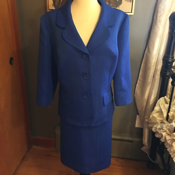LeSuit, Royal blue skirt suit