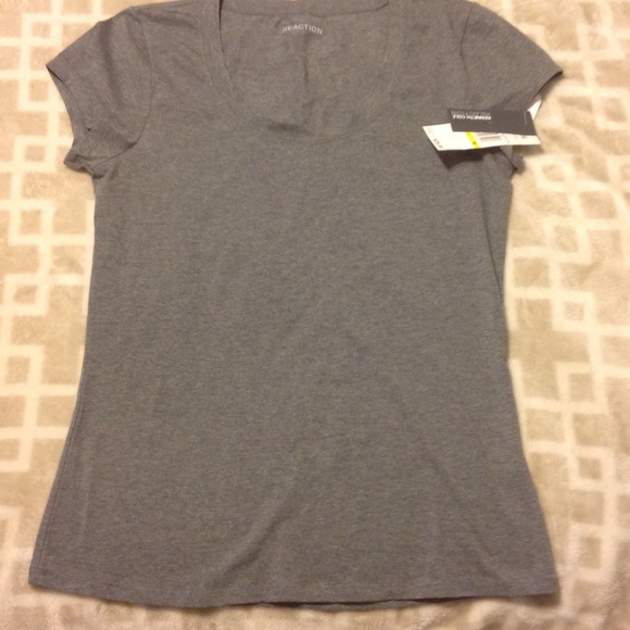 KENNETH COLE ~ NWT GREY SCOOP NECK TEE. Size M - Picture 2 of 4