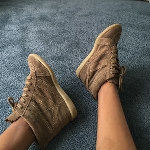 Sneaker wedges