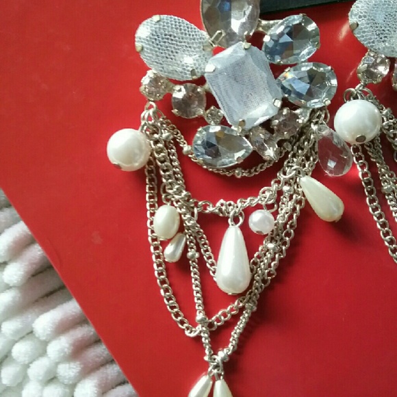 be be Lace and Pearl