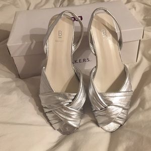 NEW Silver Sling back sandal wedges