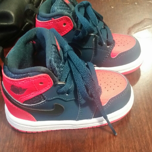 Toddler 4c Air Jordan (unisex)