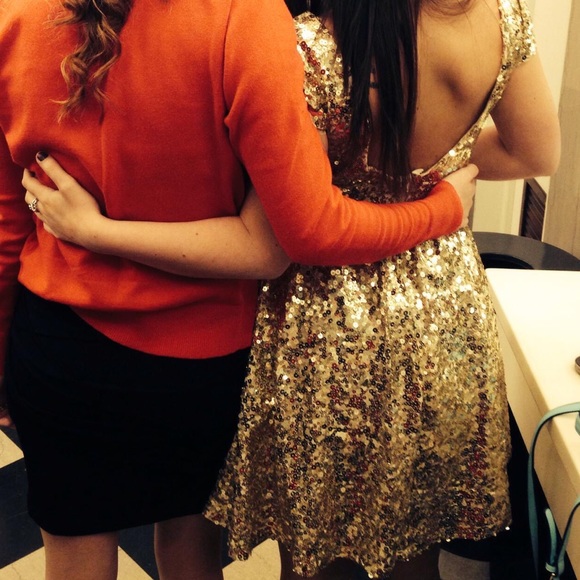 Adorable gold sequin dress - Picture 3 of 3