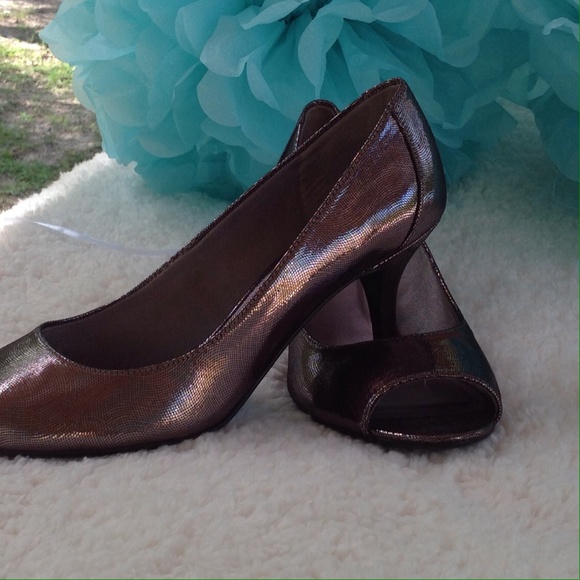 NWOB Super Comfy Heels by Life Stride