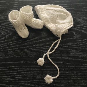 Newborn knitted bonnet and booties