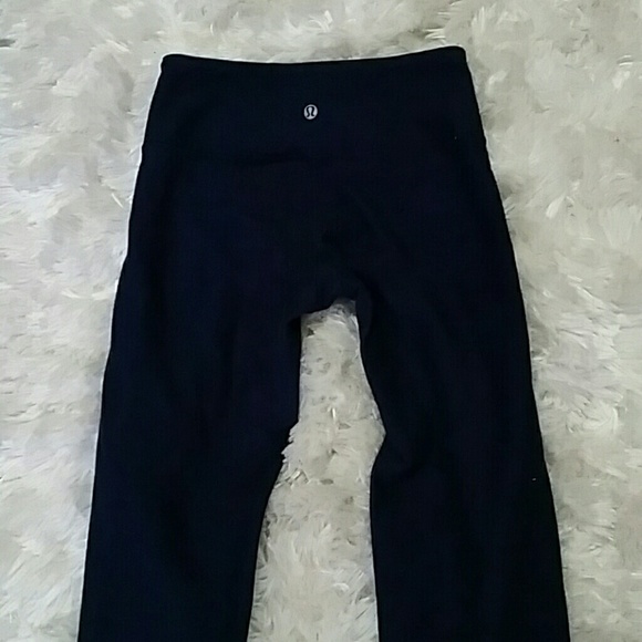 Beautiful indigo lululemon cropped leggings size 2