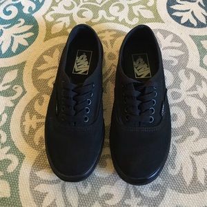 Black vans skater shoes men's size 4, women's 5.5