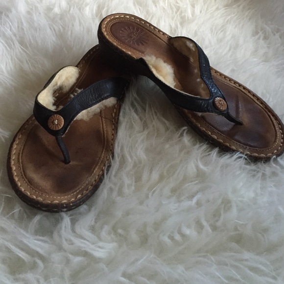 Ugg flip flops