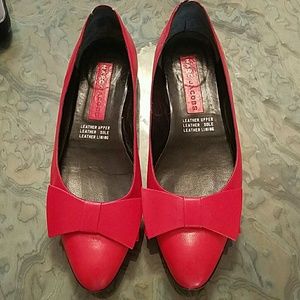 Marc Jacobs red leather bow flats