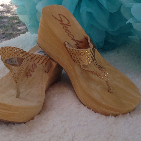 Super cute Bling Sketchers Sandals