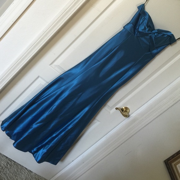 Elegant Jessica McClintock strapless gown - Picture 2 of 4