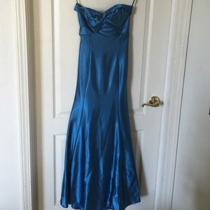 Elegant Jessica McClintock strapless gown