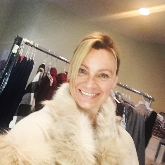 HOST PICK 10/26 💕Faux Fur Cardigan shawl Wrap - Picture 4 of 4