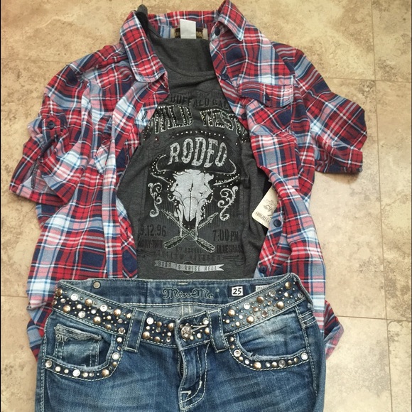 SOLD💥💥Miss Me Jeans has some signs of wear.