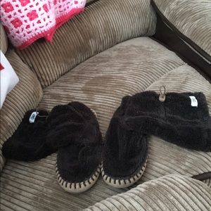 Gap fuzzy slippers
