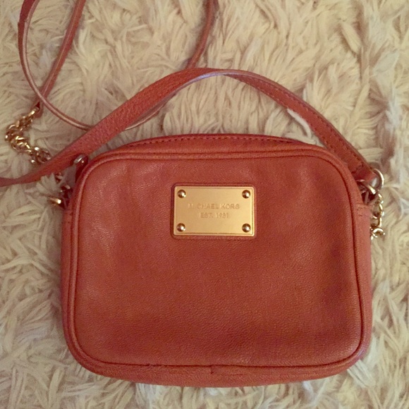 Micheal kors nude cross body purse
