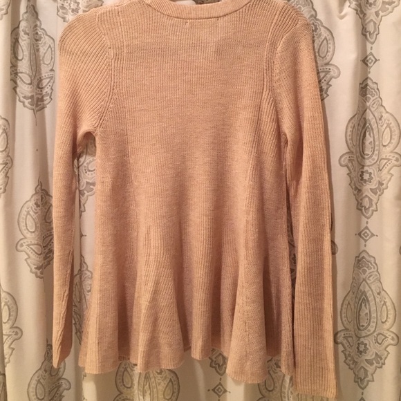 🆕 beige peplum sweater - Picture 3 of 3