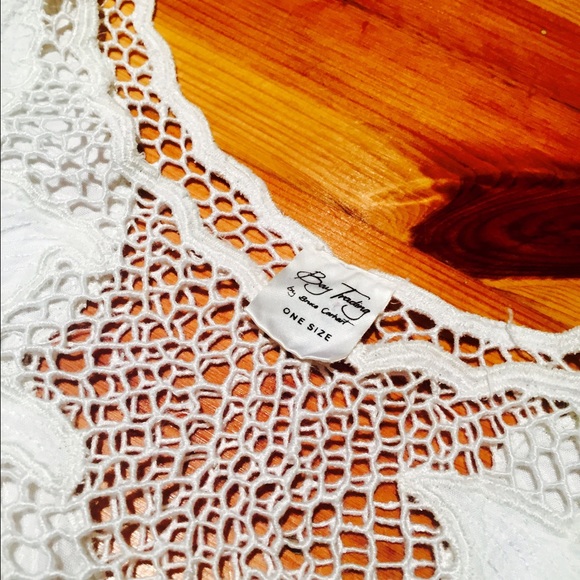 Bay Trading (OS) Floral Top - Picture 2 of 3