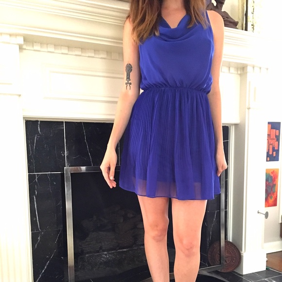 Short blue dress