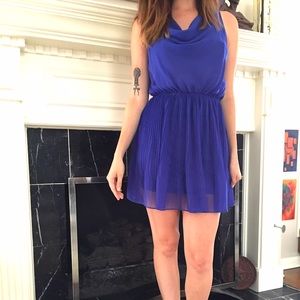 Short blue dress