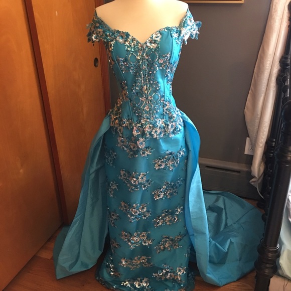 Fernando Wong custom made gown w/large train