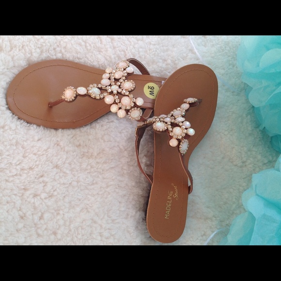 NWOB Gorgeous Madeline Stuart Sandals