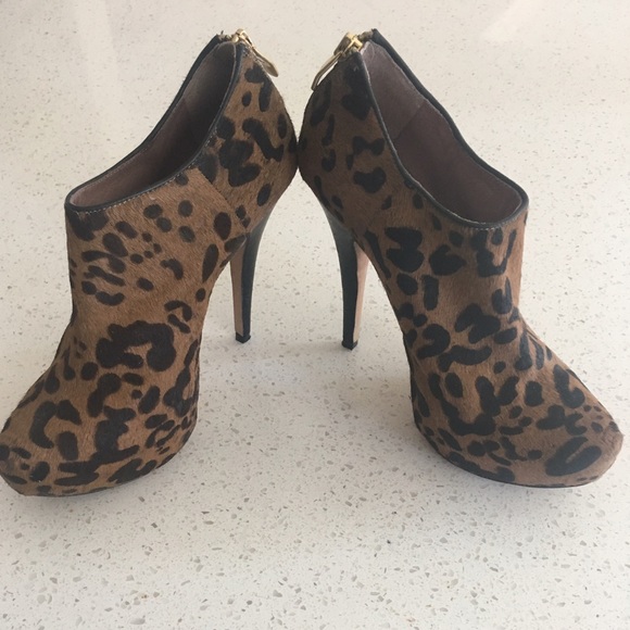 Vince Camuto Leopard Print Ankle Booties - Picture 4 of 4
