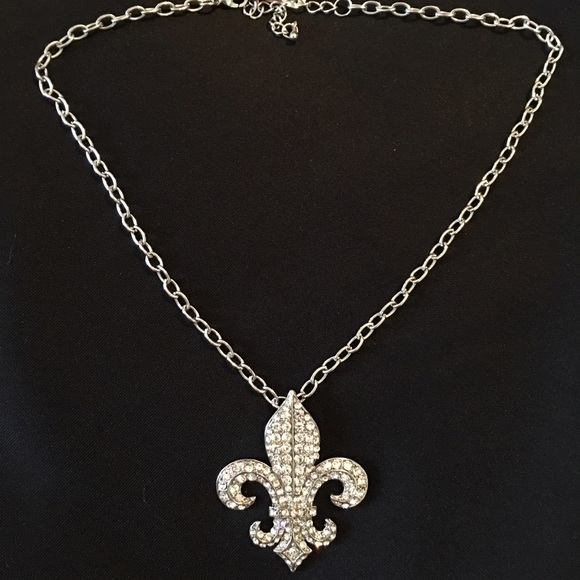 Rhinestone Pendant Necklace