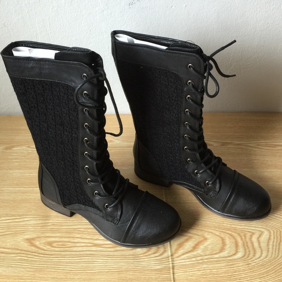 Opposites Attract Black Boots - Picture 2 of 4