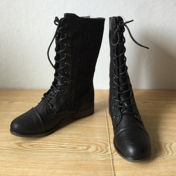 Opposites Attract Black Boots - Picture 3 of 4