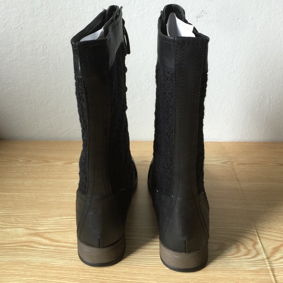 Opposites Attract Black Boots - Picture 4 of 4