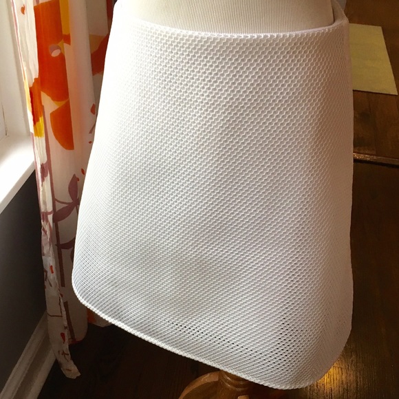 Uniqlo pure white waffle skirt, 12, excellent cond