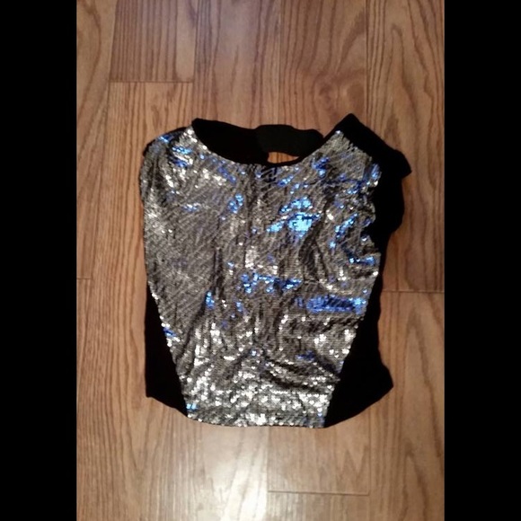 Shirt with sparkles
