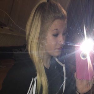 Meet your Posher, Hayley