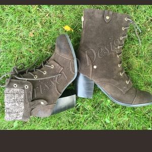 SOLDπNew In Box, Chocolate Bootsπ
