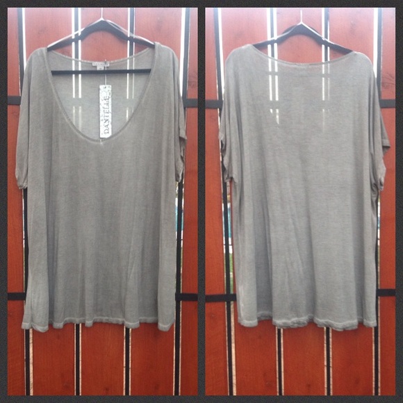 SOLD! NEW Dantelle Oil Dye scoop neck plus size tee - Picture 3 of 4