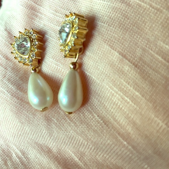 Heart shaped with dangling pearl earrings
