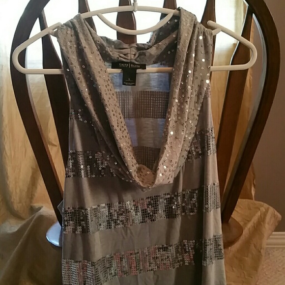 Gorgeous WHBM holiday top!!!