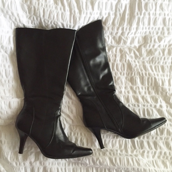 Pointed toe wide calf boots