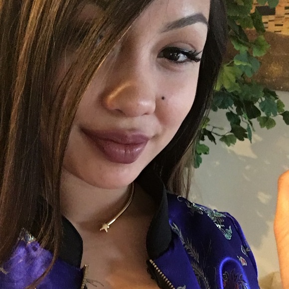 Meet your Posher, Leyla